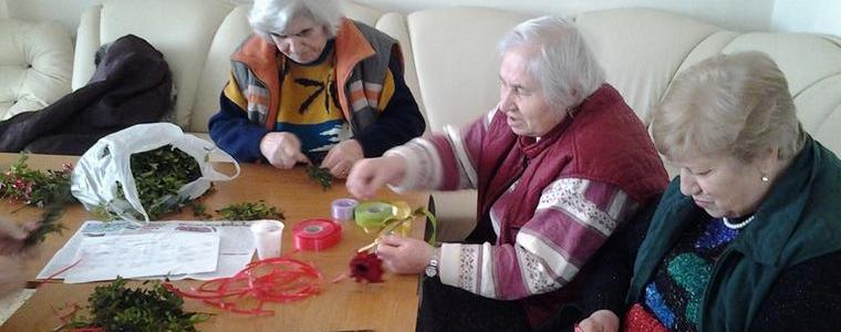 В Дома за стари хора се стягат за Бабинден