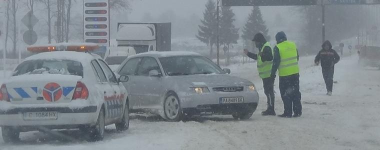 Закъсал ТИР отново затвори пътя Добрич - Варна