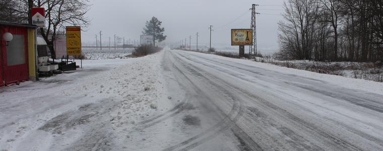 Заснежени пътища в област Добрич, продължава да вали (ВИДЕО)