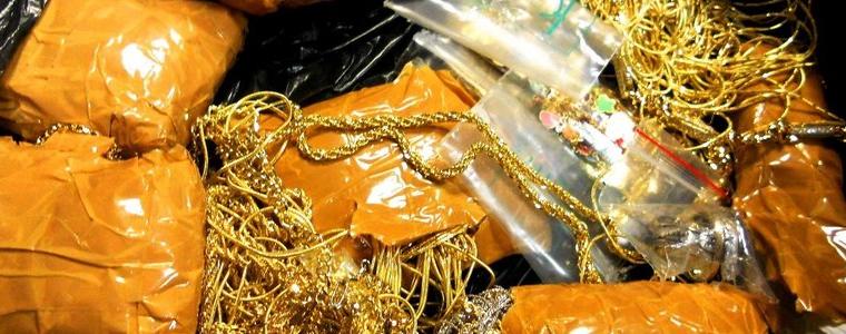 1,5 кг злато кътат в сутиените си 3 българки  