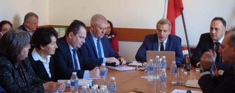 Министър Москов представя здравна карта пред представители на местната власт от нашия регион