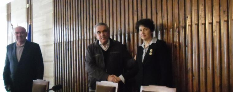 Областният управител Детелина Николова получи юбилеен медал от Съюза на ветераните 