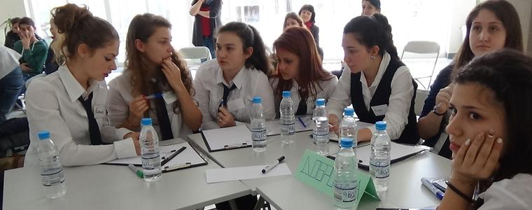 Ученици мериха познания за родния град (ВИДЕО)