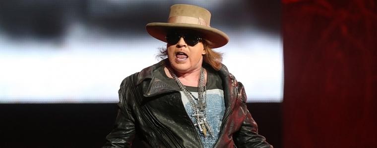 Аксел Роуз може да замени фронтмена на AC/DC за серия концерти