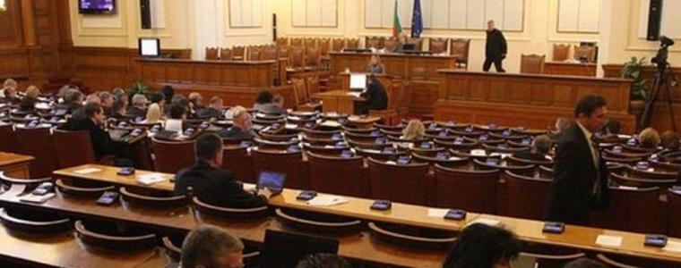 Депутатите решени да ни задължат да гласуваме