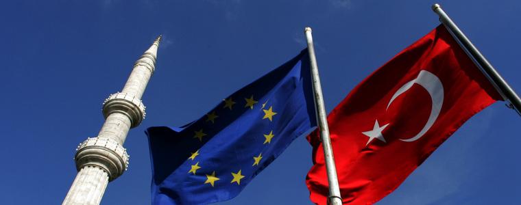 ЕС и Турция решават бежанската криза на среща на върха в Брюксел