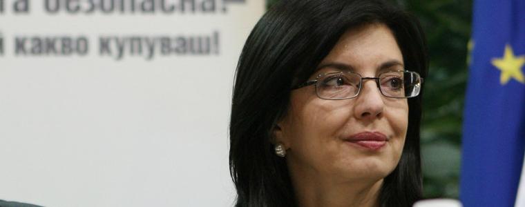 Кунева забрани на служителите на МОН да пишат учебници