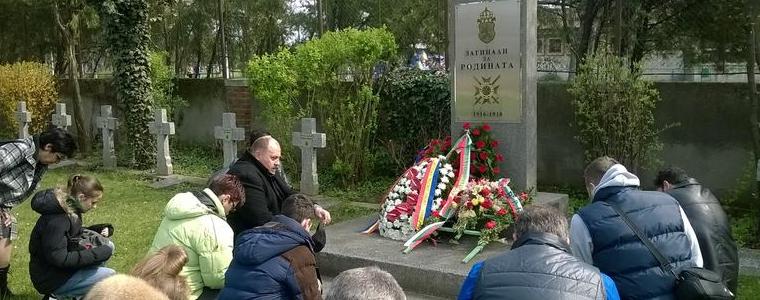 Родолюбци от НД „Традиция” се поклониха пред българските герои в Букурещ 