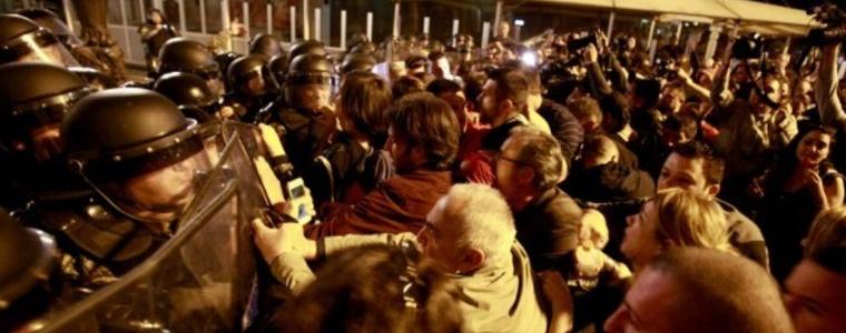 Протестиращите в Скопие щурмуваха кабинета на президента