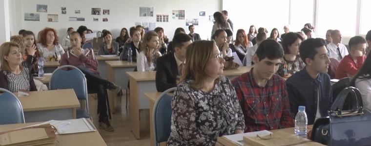 Ученици защитават граждански позиции на Националната конференция "Семейство - училище - общество" (ВИДЕО)