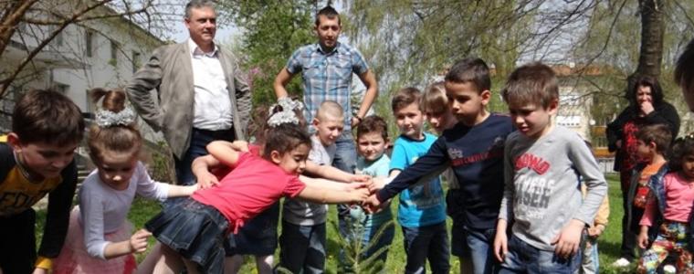 Всяка група в ЦДГ №1 в Тервел вече се грижи за свое дръвче