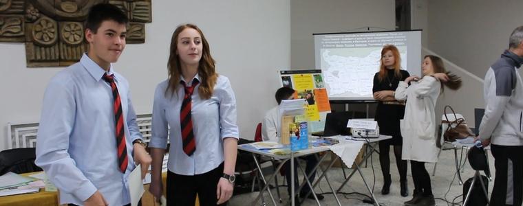  За първи път бизнесът в Добрич присъства по време на ученическа борса (ВИДЕО)