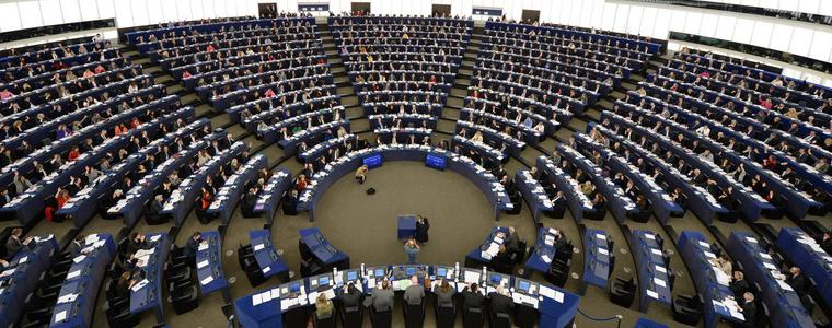 Крайнодесните евродеуптати струват на данъкоплатците в ЕС по €1 млн. на месец