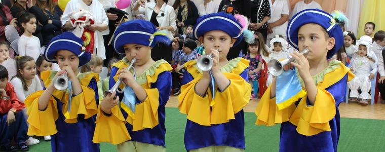 Пипи Дългото чорапче бе гост на „Карнавална чудесия” в ЦДГ №7 „Пролет” (ВИДЕО)