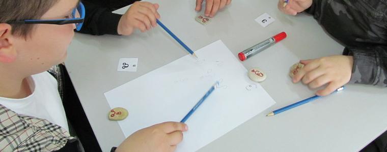 Работилница за рисувани камъчета за ученици в библиотеката 