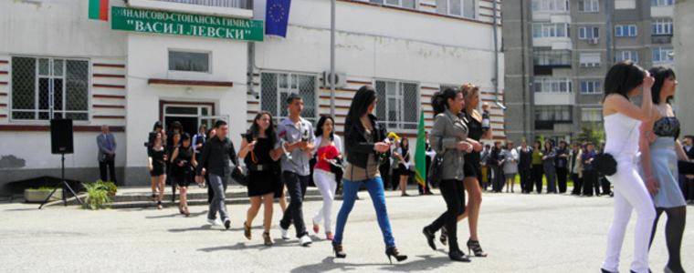 Седем добрички училища ще имат  бал довечера