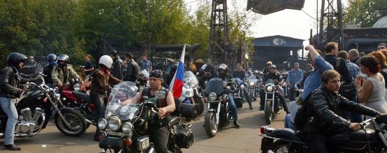 В Прага посрещнаха руските „Нощни вълци” с шпалир на позора