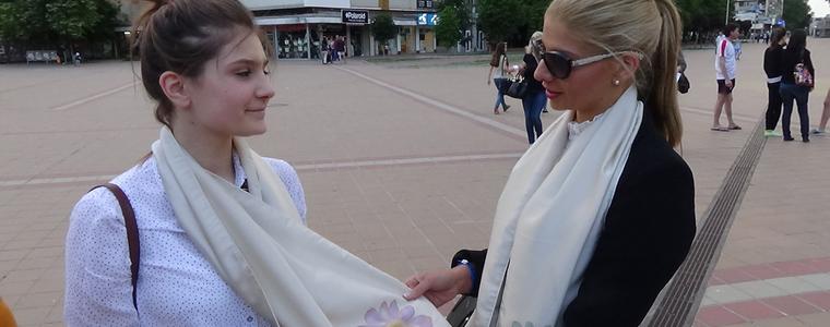 500 дами от Добрич получиха стилен подарък от Жени ГЕРБ (ВИДЕО)