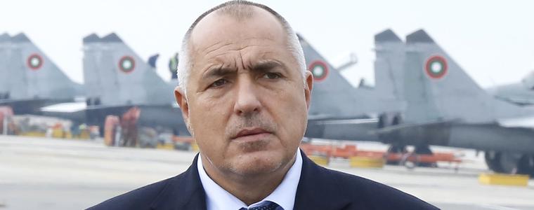Борисов заплаши да прати министри да воюват  