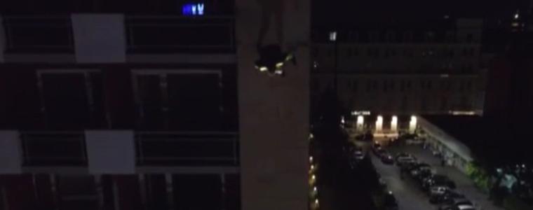 Добричлия - първият, представил в България номера „ходене по стена”