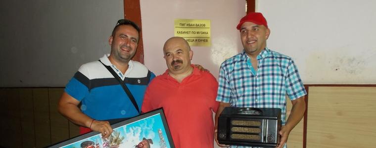 Кабинетът по музика в ПМГ "Иван Вазов" вече се казва "Румънеца и Енчев"