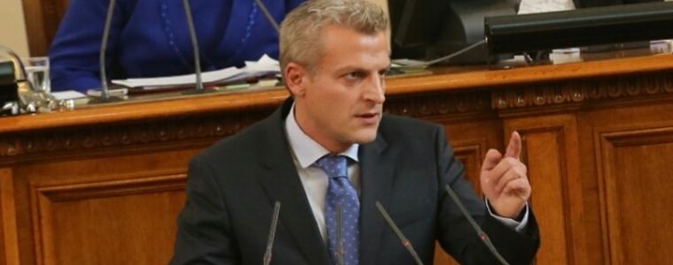 Обмислят завишаване мерките срещу пушенето