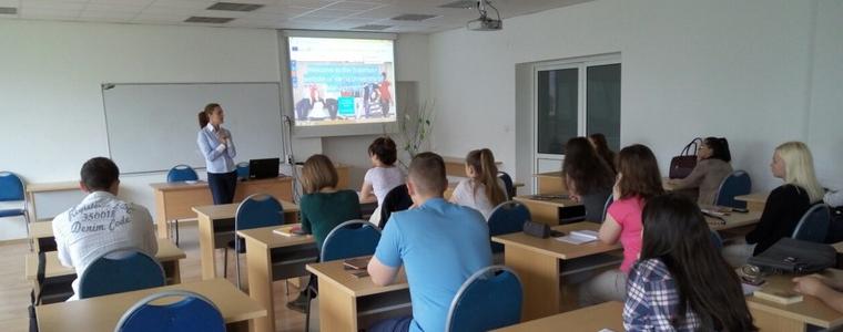 Студенти от Виетнам ще снимат видео за Висшето училище по мениджмънт, Добрич и региона