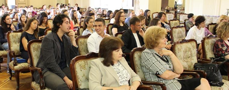 Випуск 2016 на Езикова гимназия с общ успех 5,44 (ВИДЕО)