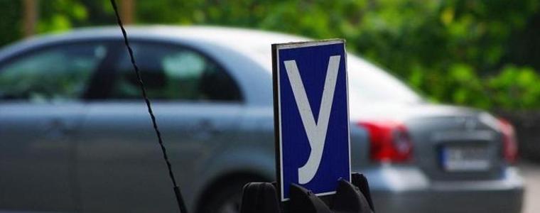 Близо половината инструктори искат частници да поемат изпитите за книжка