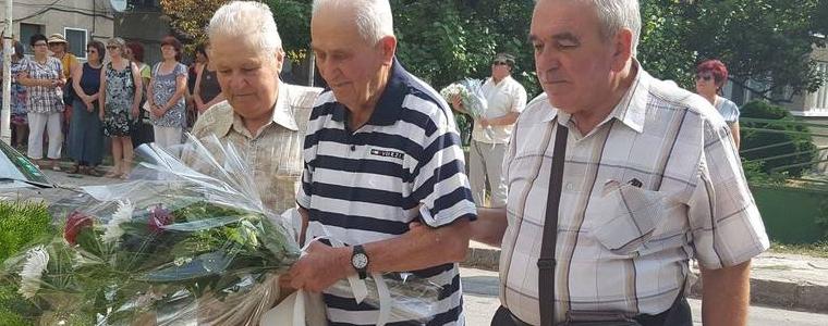 Добрич се поклони пред паметта на ген. Иван Колев