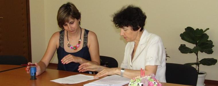 Областният управител Детелина Николова подписа договори за обследване и сертифициране на административни сгради