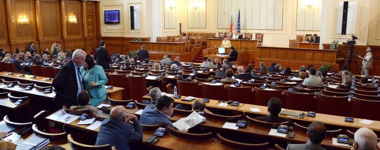 Парламентът насрочи изборите за президент на 6 ноември