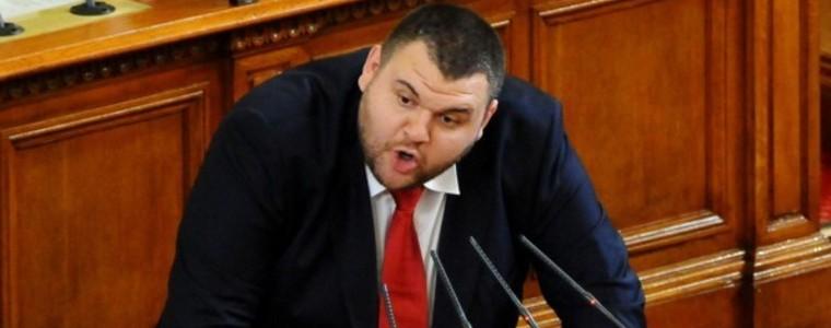 Парламентът не казва какви са уважителните причини за отсъствията на Пеевски от работа