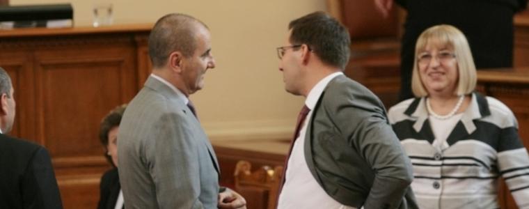 Задължиха областните управители и висшите чиновници да са магистри