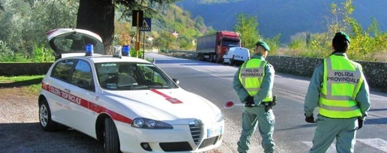 Италианската полиция задържа пиян български шофьор на камион – карал на зигзаг с уиски до себе си