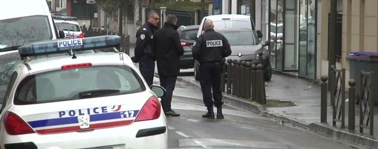 Нелегален си изяде паспорта на летище във Франция