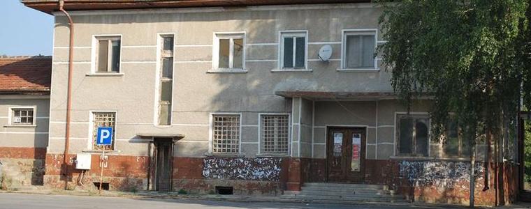 Община Ген. Тошево сигнализира държавата за рушащата се бивша ЖП гара