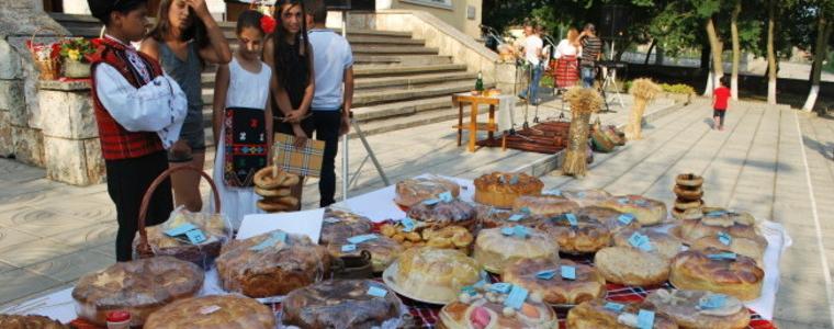 Стотици се събраха в Спасово на "Празник на хляба, житото и Добруджа”