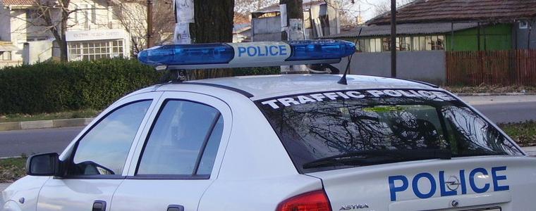 "Форд" блъсна полицейска кола в Добрич заради неспазване на дистанция