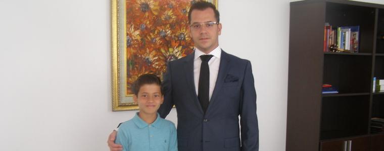 Кметът на Добрич поздрави двукратния европейски шампион по шахмат Момчил Петков 