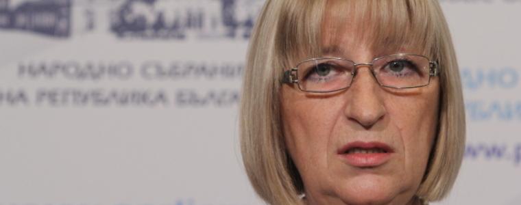 Цачева си взе довиждане с парламента, прехвърли отговорностите си на Главчев