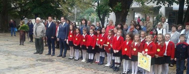 Деца подариха слънце  на кмета за празника на общината