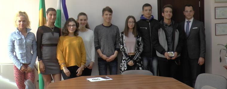 Кметът Йордан Йорданов се срещна с изявени добрички ученици и спортисти (ВИДЕО)