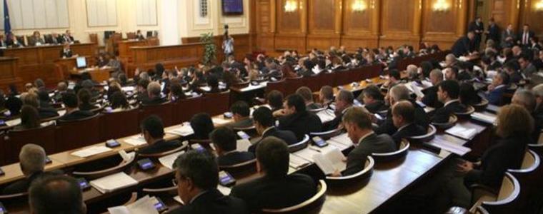 Парламентът се събира на извънредно заседание за промени в Изборния кодекс