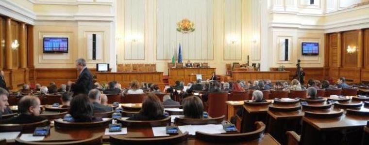 Парламентът ще се опита да събере кворум за извънредно заседание