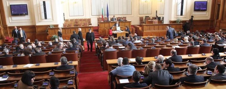 Парламентът утре се събира на извънредно заседание 
