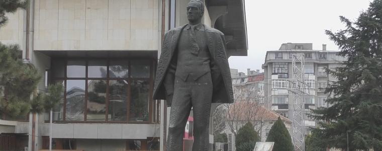 Цветя за Певеца на Добруджа в деня на неговата 136-а годишнина (ВИДЕО)