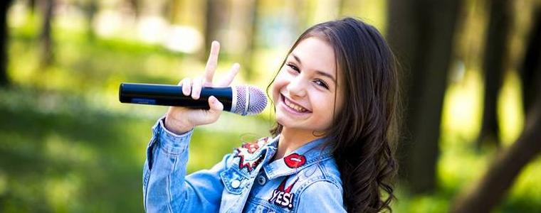 Крисия ще пее в подкрепа на Алекс