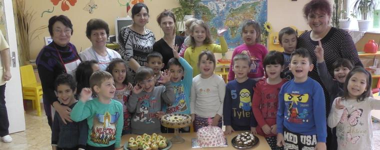 Малчуганите от ДГ „Първи юни“ станаха сладкари за Деня на тортата (ВИДЕО)