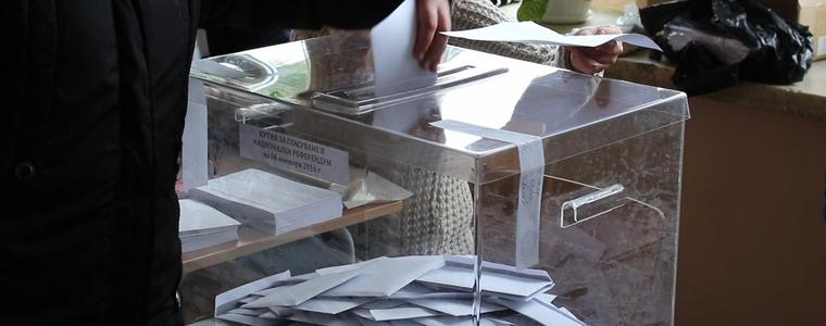 Над 50 000 души гласуваха до 13 часа за президент в областта, над 45 000 за референдум (ВИДЕО)